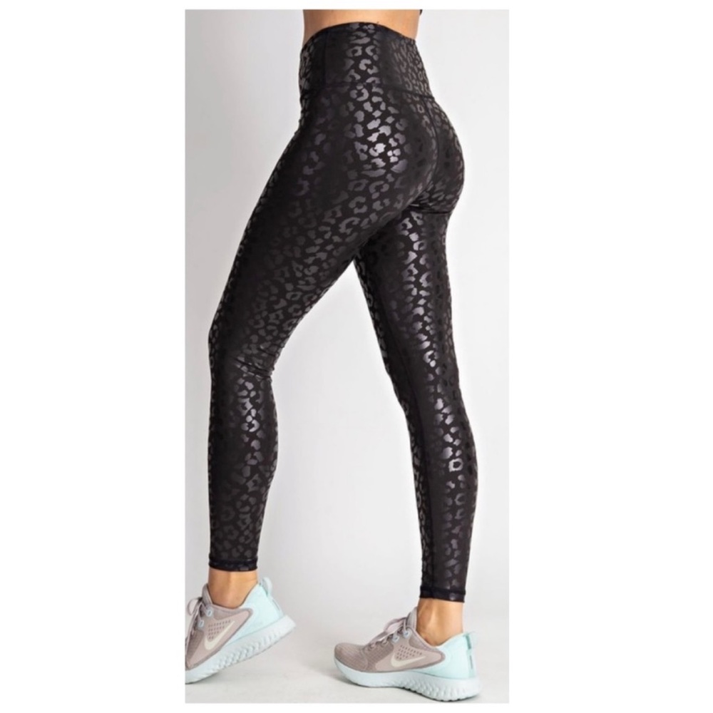 BLACK HIGH QUALITY EMBOSSED LEOPARD YOGA LEGGING